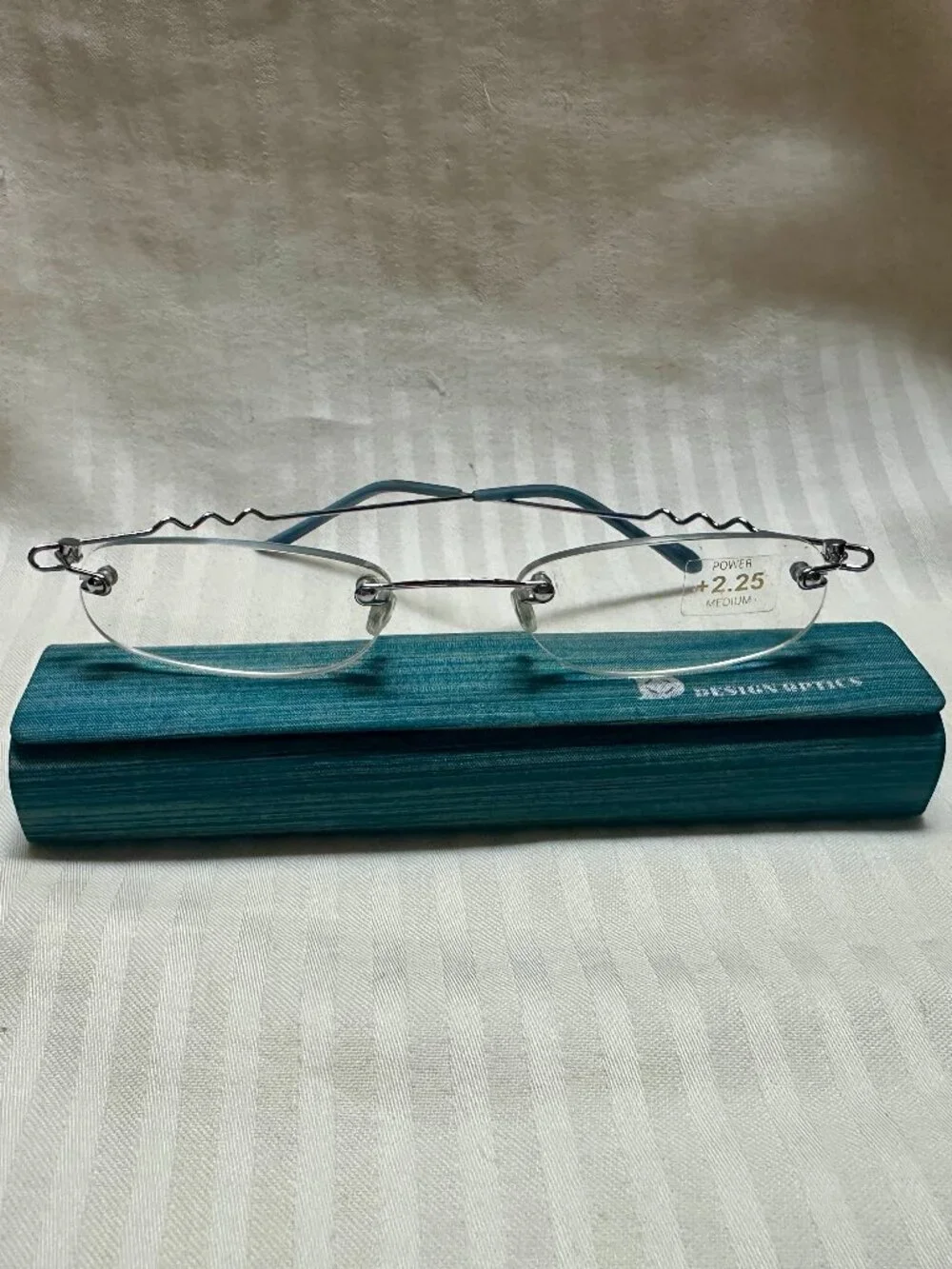 NEW W/HARD CASE! DESIGN OPTICS RIMLESS READERS +2.25 WITH SPRING HINGES